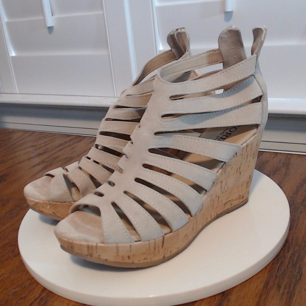 Cordani made in Italy Electra Size 8 tan suede platform sandal